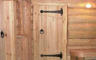 Деревянная дверь в сауну